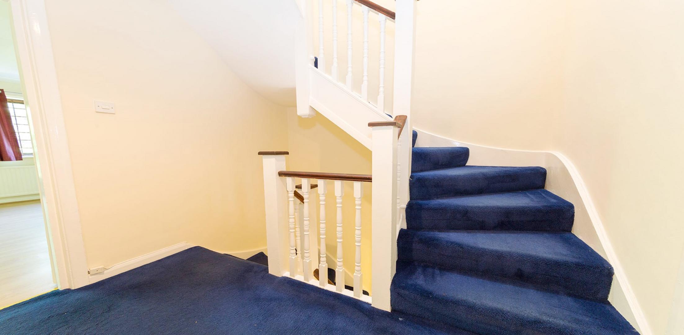 			4 Bedroom, 1 bath, 1 reception House			 St Helens Gardens, LADBROKE GROVE